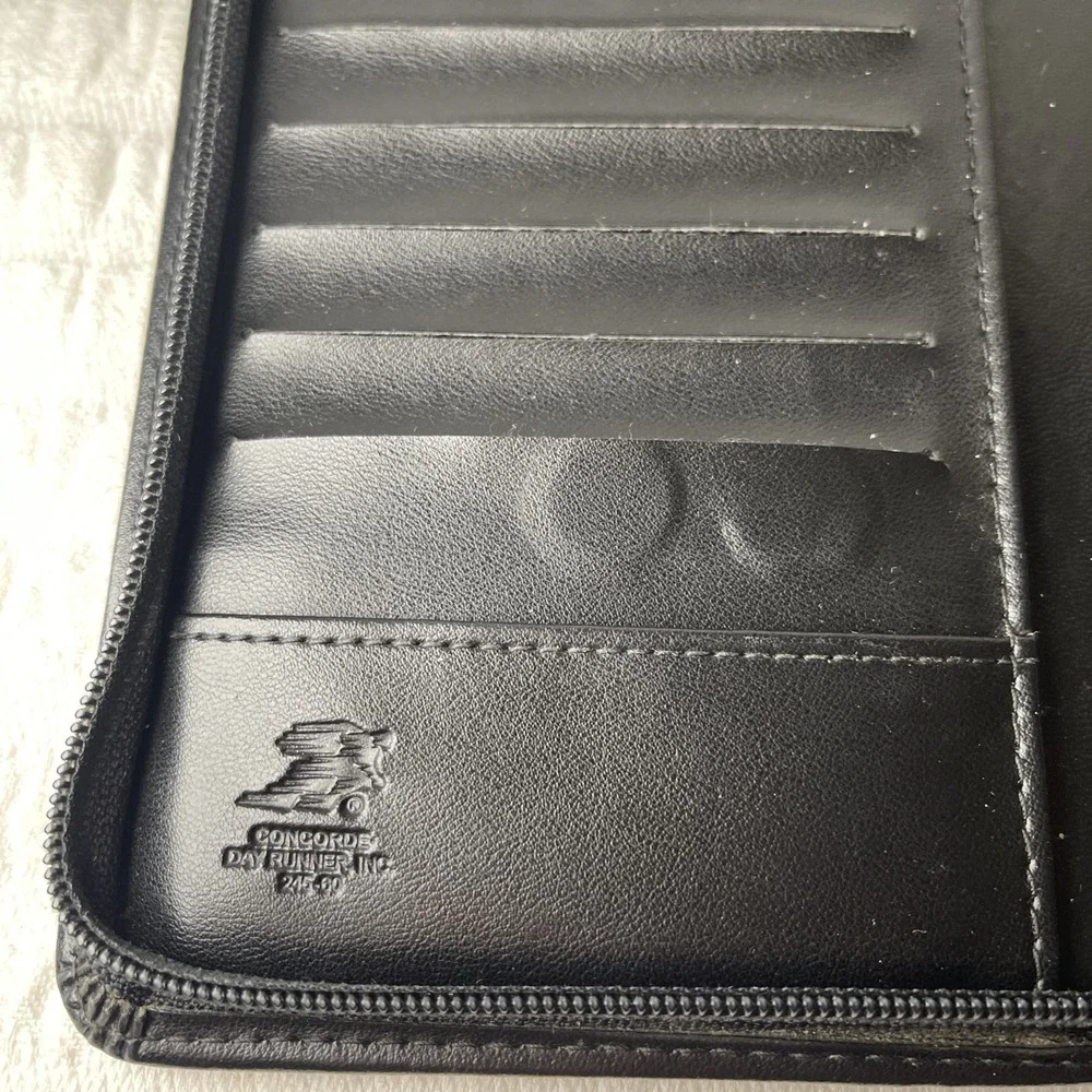 DAY RUNNER Concorde Black Zip-Around 3-Ring Planner, Binder 7 1/48x10